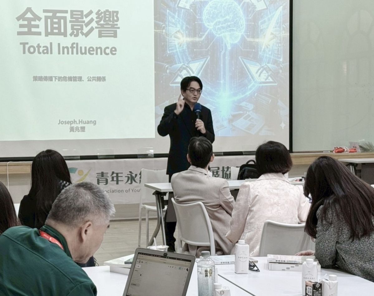 圖／黃兆璽指出，從傳統媒體時代擔任記者，到演算法時代從事公關與危機處理工作，體會策略傳播的影響力早已不只是行銷一個面向。（東海大學 提供）